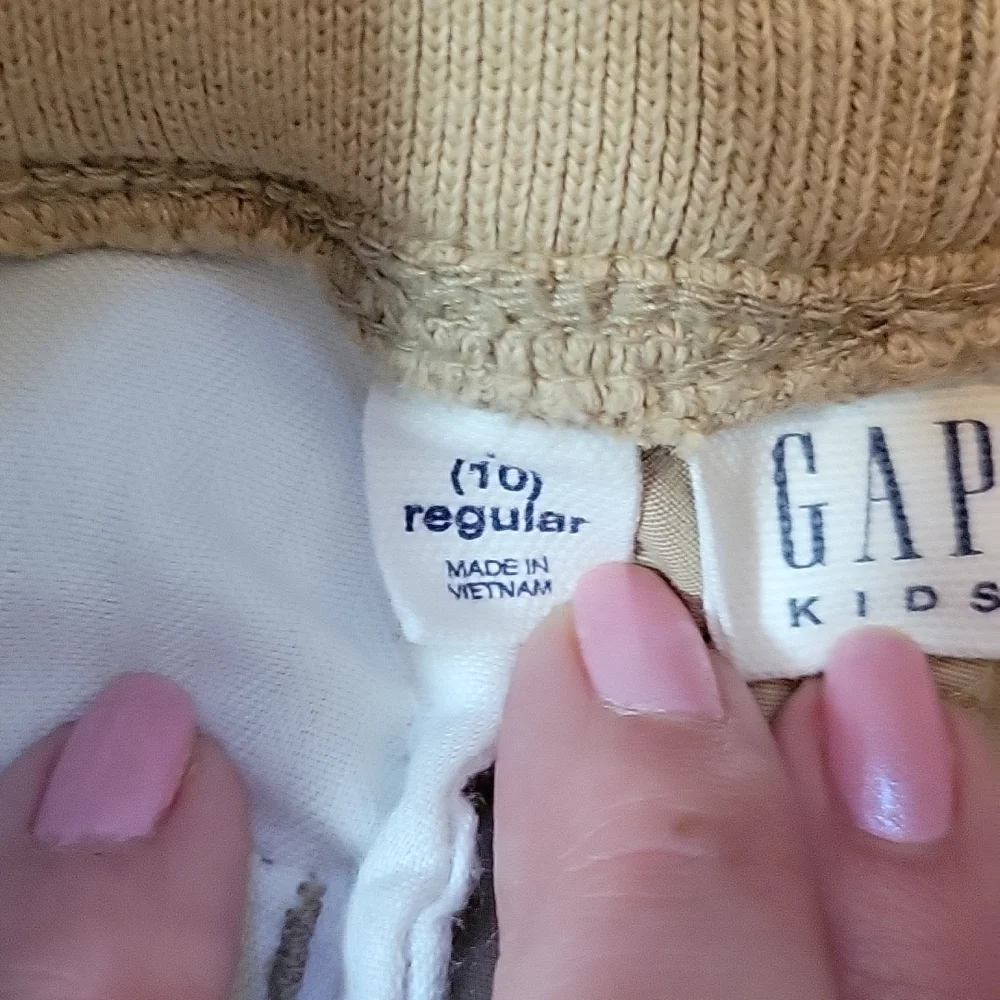 Gap tan elastic waist cargo shorts large/10